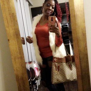 Meet your Posher, Latasha